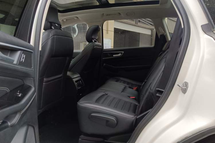 Used Ford Edge 2018 EcoBoost 245 Two-Wheel-Drive Titanium 7-Seater China VI Standard
