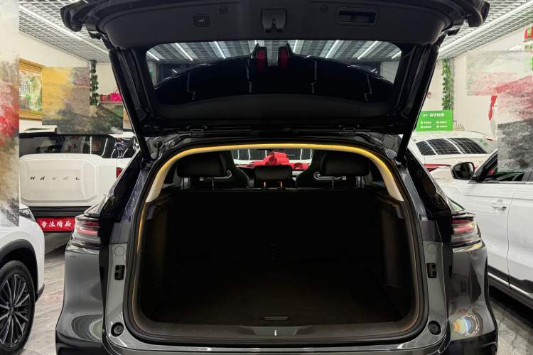 Used Changan UNI-K 2024 2.0T Two-Wheel Drive Global Edition
