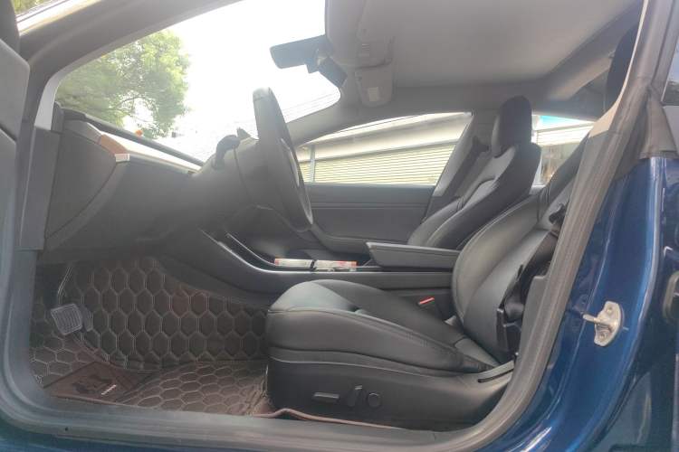 Used Tesla Model 3 2019 Long-Range All-Wheel-Drive Version
