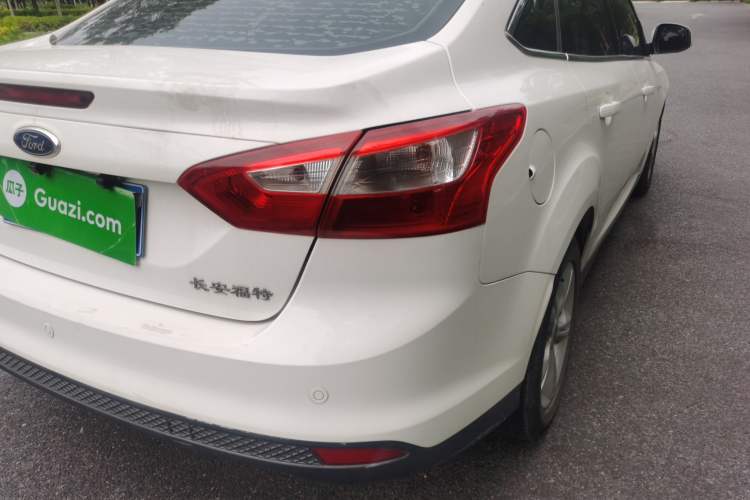 Used Ford Focus 2012 Sedan 1.6L Automatic Fashion Edition
