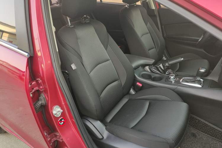 Used Mazda Mazda 3 Axela 2016 Sedan 1.5L Automatic Luxury Model
