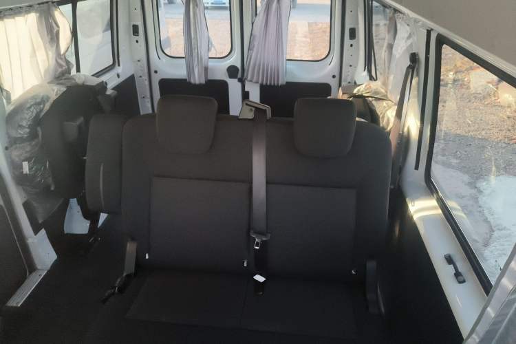 Used JMC Fushun 2025 2.0T 8AT Diesel Mid-Roof Mid-Height Commercial Multi-Purpose 7-Seater Passenger Vehicle
