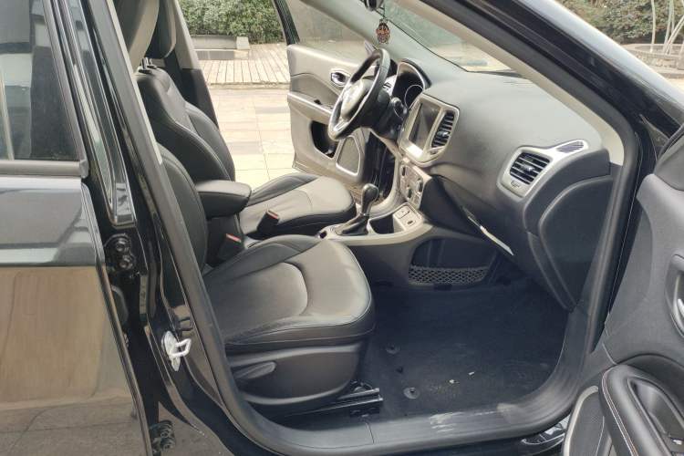 Used  Compass 2017 200T Automatic Family Edition