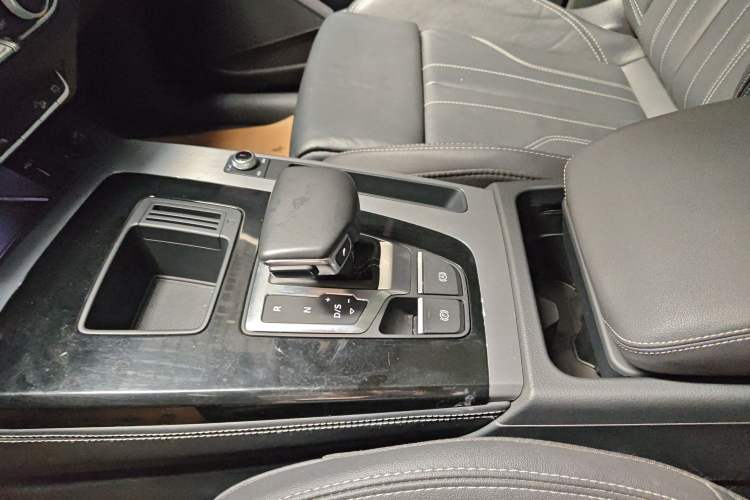 Used Audi Q5L 2022 40T Fashionable and Dynamic Model
