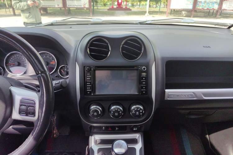 Used  Compass 2014 Revised Version 2.4L Four-Wheel Drive Comfort Edition