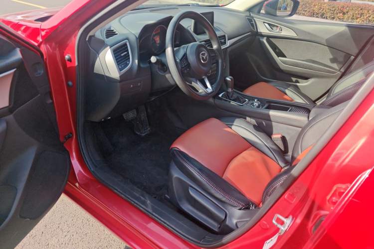 Used Mazda Mazda 3 Axela 2017 Hatchback 1.5L Automatic Luxury Model Emission Standard China V
