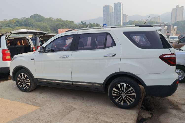 Used Oshan CX70 2017 Facelifted CX70T 1.5T Manual High-Performance Edition
