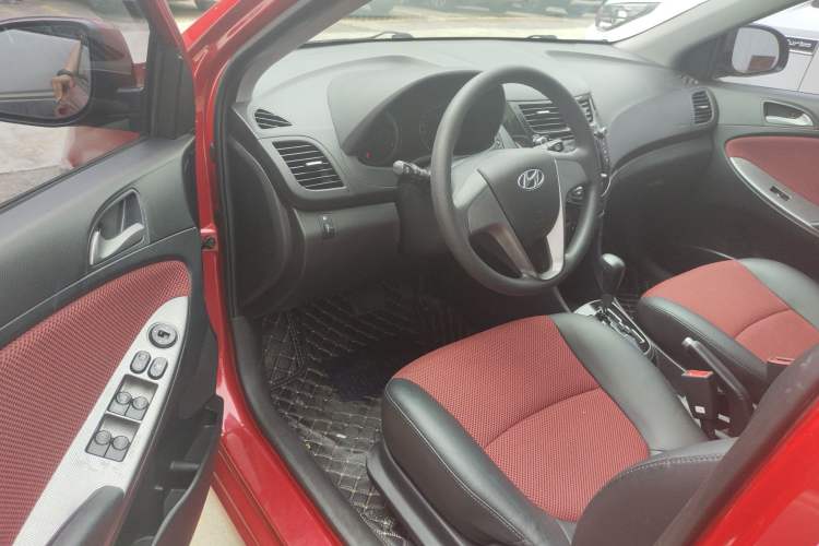 Used Hyundai Verna Ray 2014 1.4L Automatic GLX
