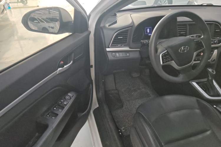 Used Hyundai Elantra 2016 1.6L Automatic ZhiXuan – Elite Version
