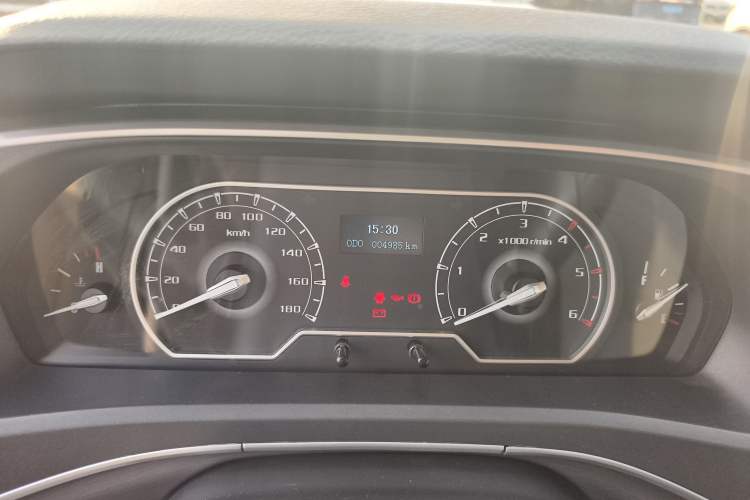 Used SAIC MAXUS Xintu V80 2024 Aotuntong Value Edition 6MT Short Wheelbase Ultra-Low Roof 127 Ps 5/6 Seats
