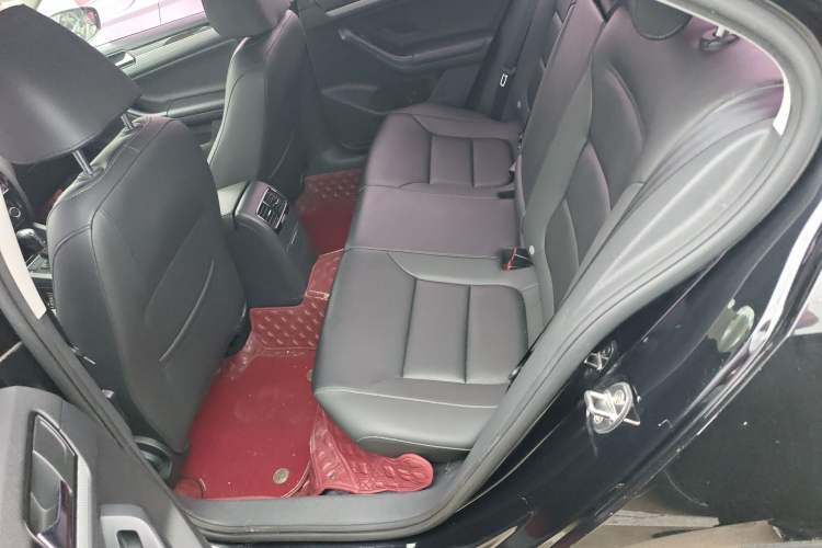 Used Volkswagen Sagitar 2017 230TSI Automatic Comfort Version
