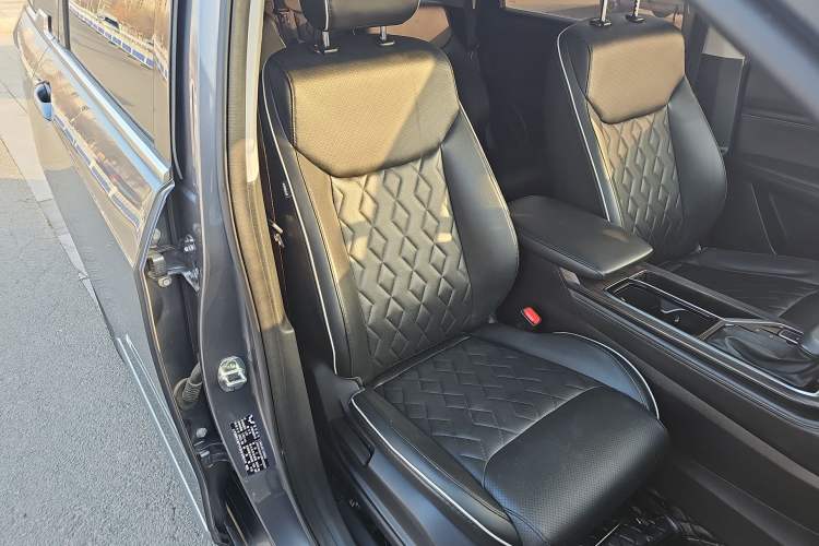 Used Wuling Jiachen 2022 1.5T CVT Deluxe Flagship Edition