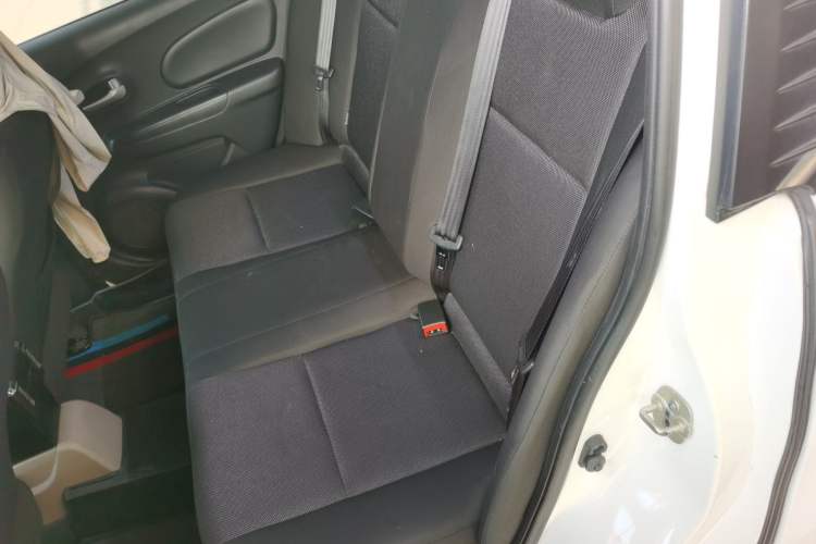 Used Venucia R50 2015 1.6L Automatic Fashion Edition
