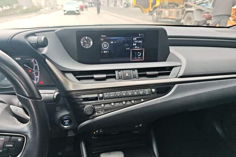 Used Lexus ES 2018 300h Premier Edition China VI Standard