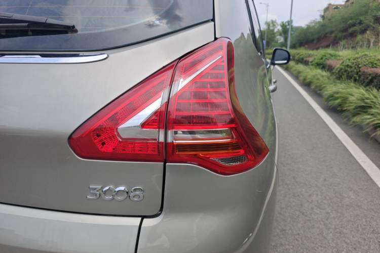 Used Peugeot 3008 2015 2.0L Automatic Trend Edition
