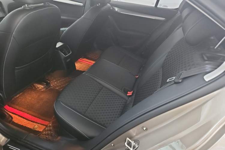 Used Skoda Octavia 2019 1.5L Automatic Smart Drive Luxury Edition China VI Standard
