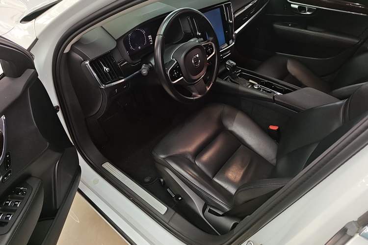 Used Volvo S90 2017 T5 Zhiyuan Edition
