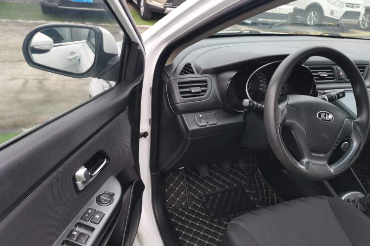 Used Kia K2 2015 Sedan 1.4L MT GLS
