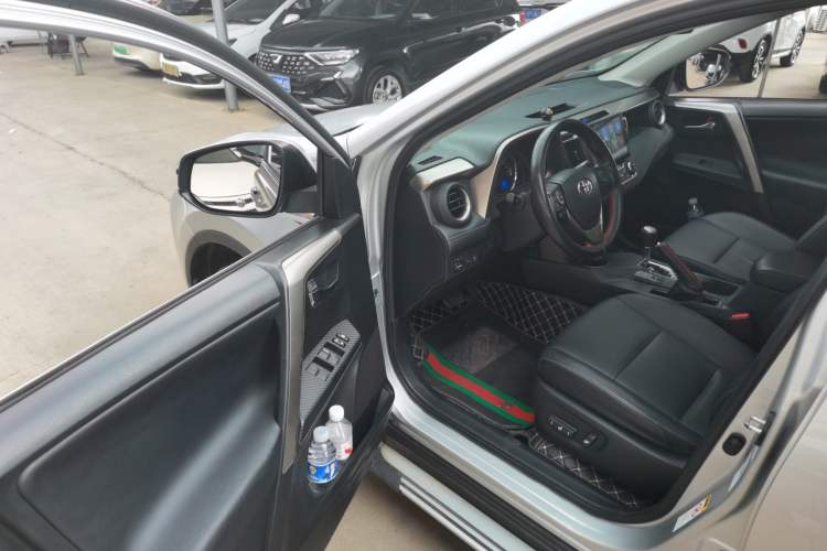 Used Toyota RAV4 2013 2.0L CVT Four-Wheel Drive New Edition
