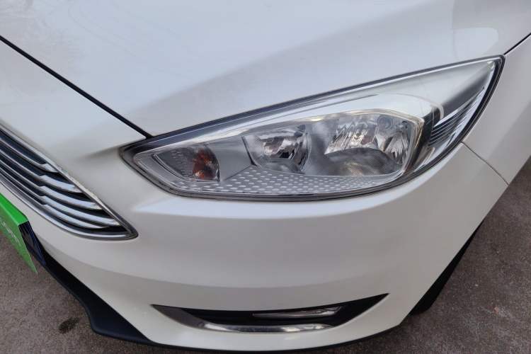 Used Ford Focus 2017 Sedan EcoBoost 125 Automatic Supreme Style SmartDrive Edition
