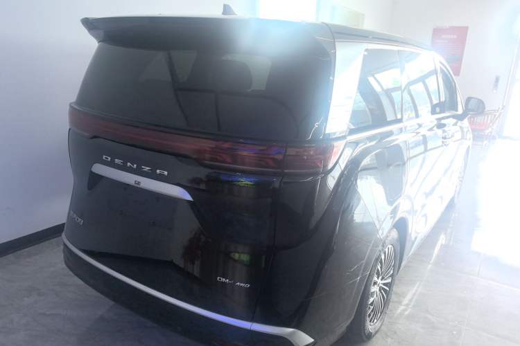 Used Denza D9 2022 DM-i 970 Four-Wheel Drive Prestige Model
