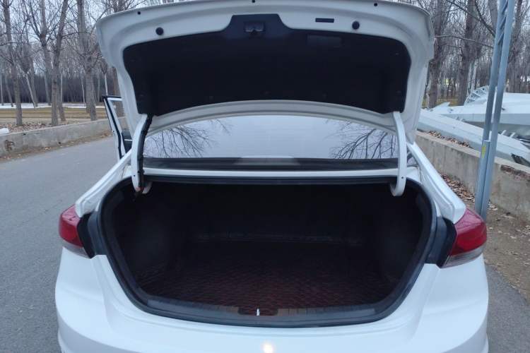 Used Hyundai Elantra 2016 1.6L Automatic ZhiXuan – Elite Version
