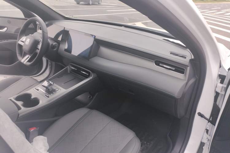 Used BYD Qin PLUS 2025 DM-i Smart Drive 55KM Leading Model
