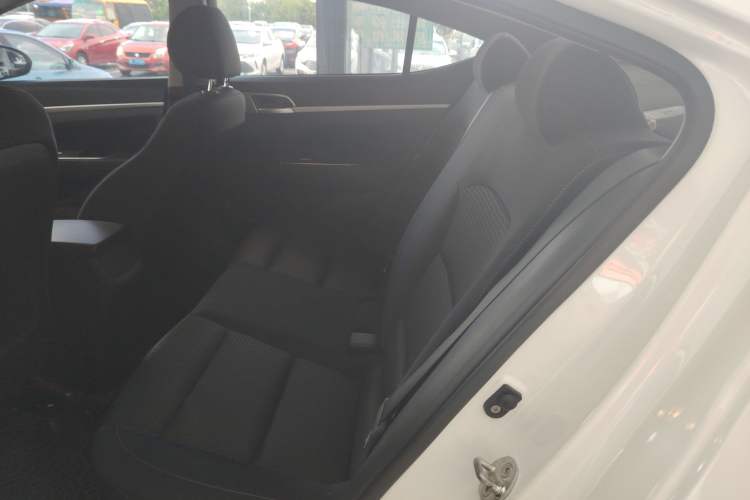 Used Hyundai Elantra 2016 1.6L Manual ZhiXuan·Youth Edition
