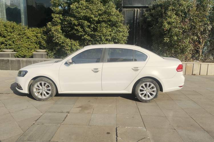 Used Volkswagen Lavida 2015 1.6L Manual Comfort Edition