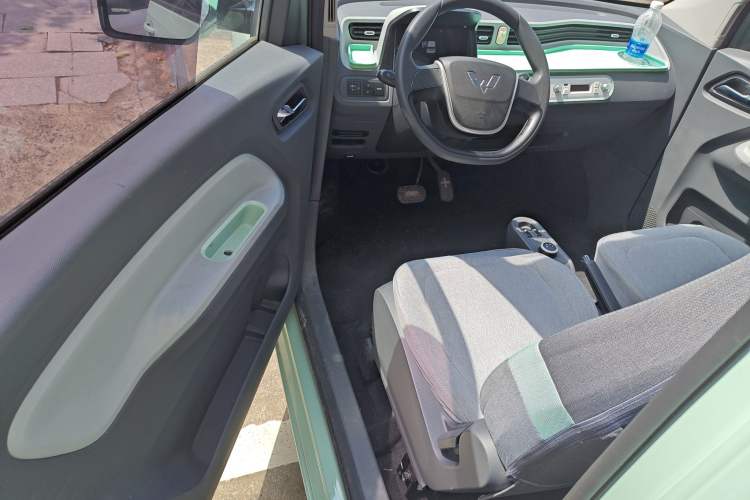 Used Wuling Hongguang MINIEV 2021 Macaron Fashion Model Lithium Iron Phosphate
