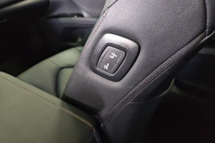 Used Toyota Camry 2021 2.0G Luxury Edition
