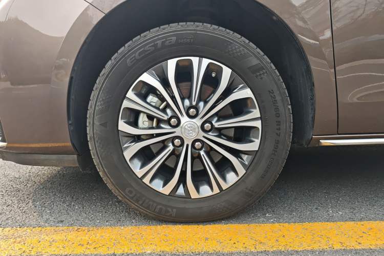 Used Buick GL8 2023 Land Executive Class Comfort Model