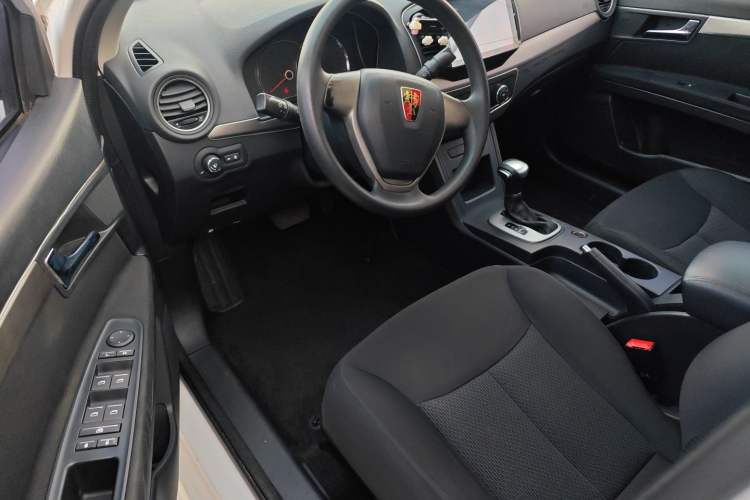 Used Roewe 350 2015 1.5L Automatic Luxury Sunroof Edition