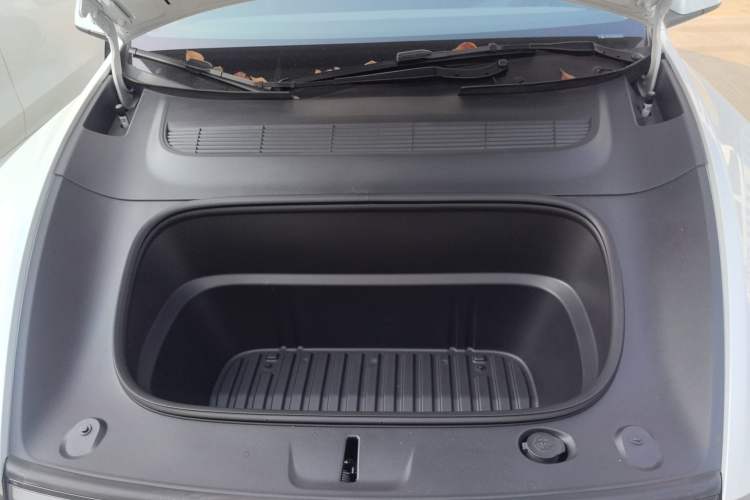 Used Tesla Model Y 2025 Rear-Wheel-Drive Version