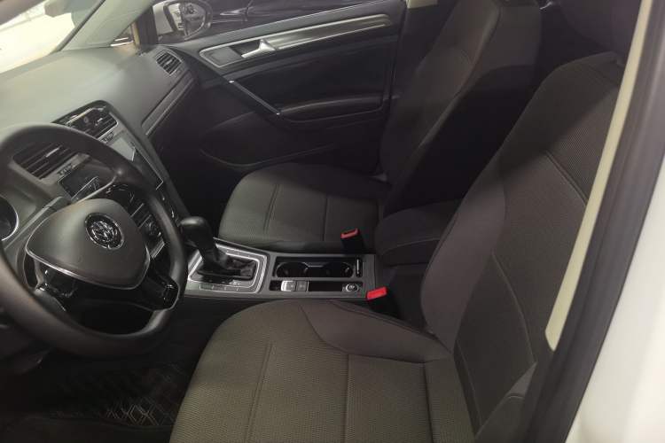 Used Volkswagen Golf 2016 230TSI Automatic Comfort Version
