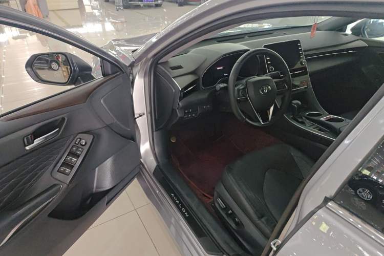Used Toyota Avalon 2019 2.5L Touring Premium Version China VI Standard

