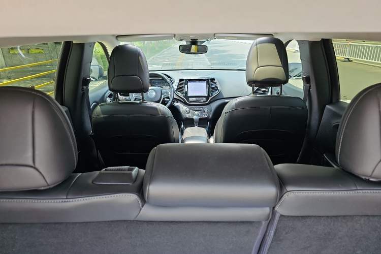 Used  Cherokee 2019 2.0T Four-Wheel Drive All-Round Version China VI
