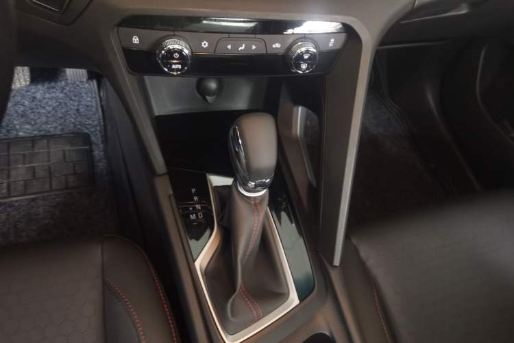 Used Chevrolet Orlando 2020 Light Hybrid Redline 530T Automatic Enjoyment Edition (5+2 Models)
