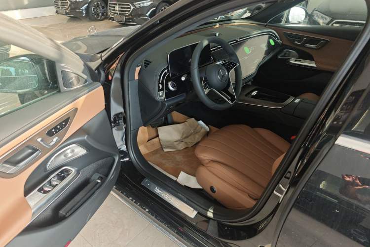 Used Mercedes-Benz E-Class 2025 Facelift E 300 L Luxury Edition
