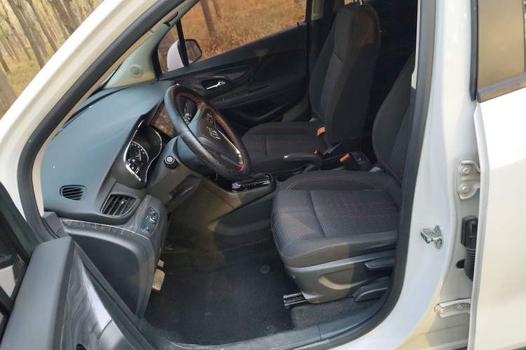 Used Buick Encore 2017 18T Automatic Two-Wheel Drive Urban Leading Model
