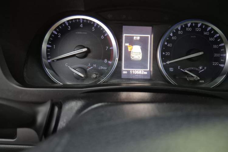 Used Toyota Highlander 2018 2.0T Four-Wheel Drive Luxury Version 7 Seats China VI Standard
