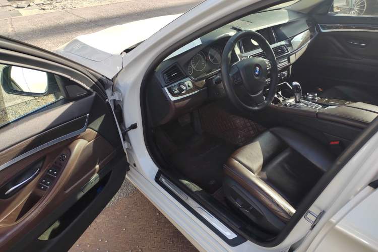 Used BMW 5 Series 2014 525Li Luxury Design Package
