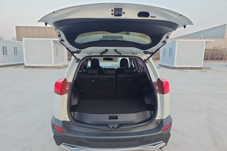 Used Toyota RAV4 2015 2.0L CVT Two-Wheel Drive Fashion Edition