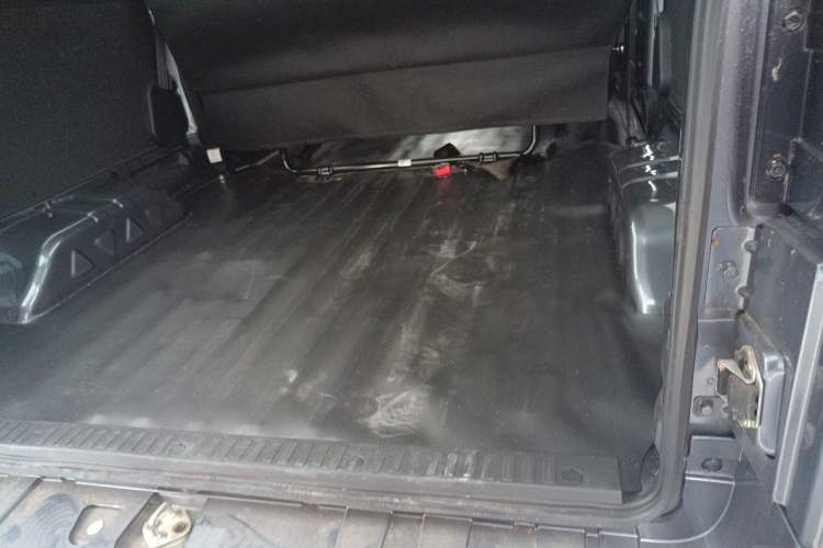 Used Jinbei Gold Hiace M Classic 2024 1.5L Engineering Lion Passenger Vehicle 5 Seats
