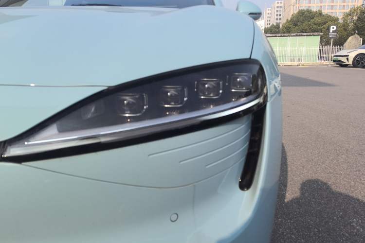 Used Hima Luxeed S7 2025 855 km Max