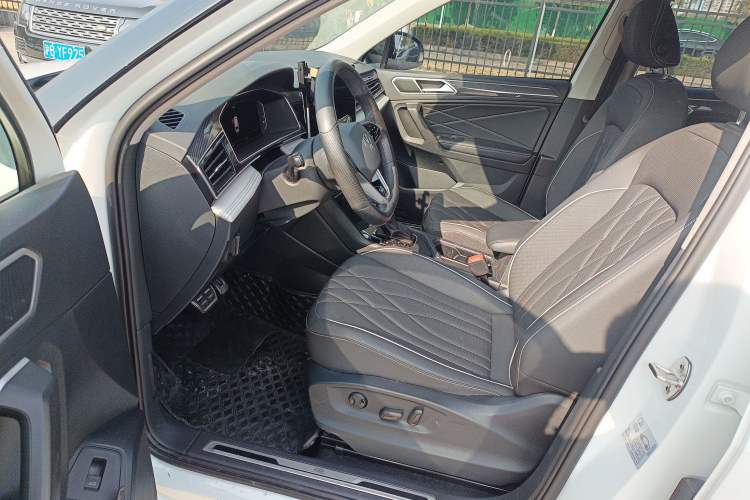 Used Volkswagen Tiguan L 2023 330TSI Automatic Two-Wheel Drive R-Line Enjoyment Edition
