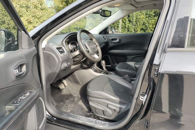 Used  Compass 2017 200T Automatic Family Edition