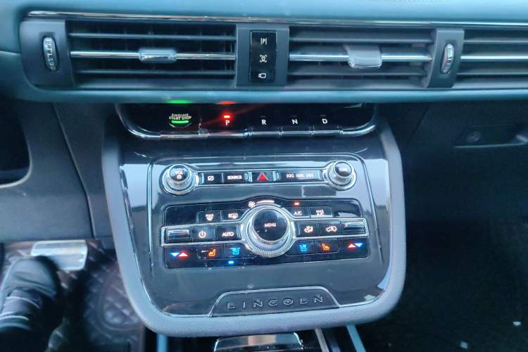 Used Lincoln Corsair 2022 2.0T Two-Wheel-Drive MONO Limited Edition
