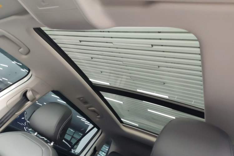 Used Volkswagen Tiguan L 2024 300TSI Automatic Two-Wheel Drive Smart Edition
