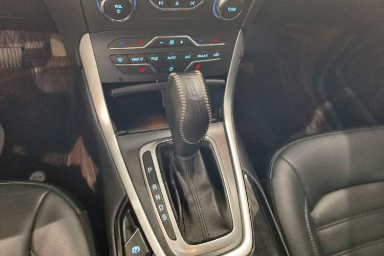 Used Ford Edge 2016 EcoBoost 245 Four-Wheel Drive Titanium Edition 7-Seater
